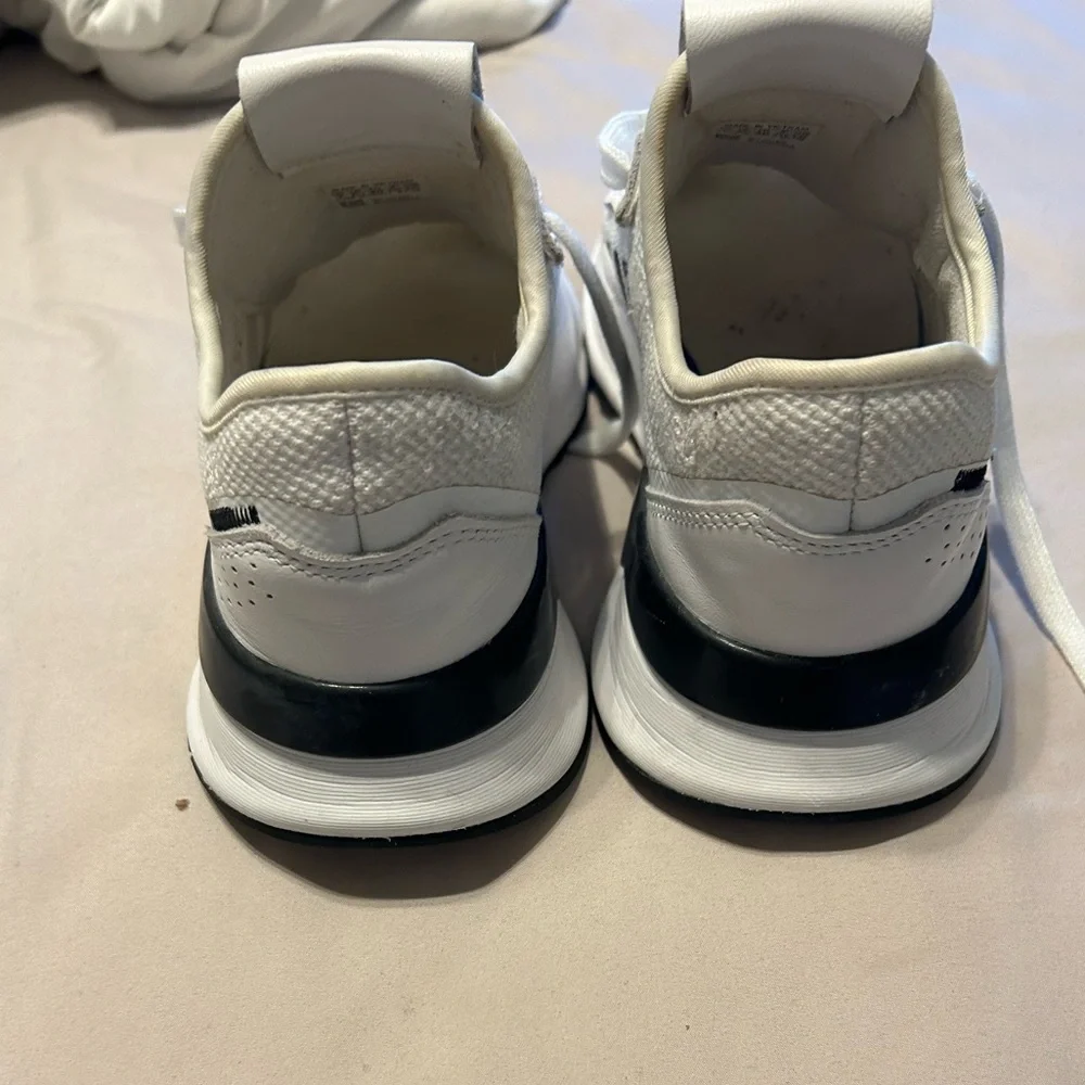 Adidas tennis shoes - Picture 6 of 6